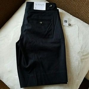 GAP Black Low Rise Hip Slung Fit 10” Inseam Bermuda Shorts